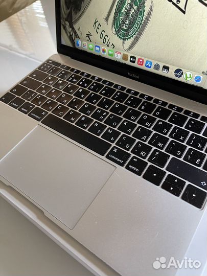 Apple MacBook