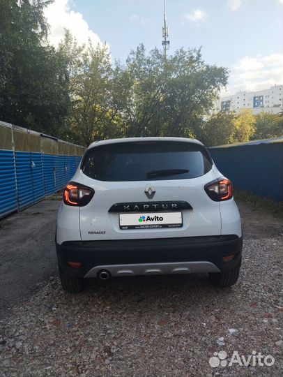 Renault Kaptur 1.6 CVT, 2017, битый, 57 000 км
