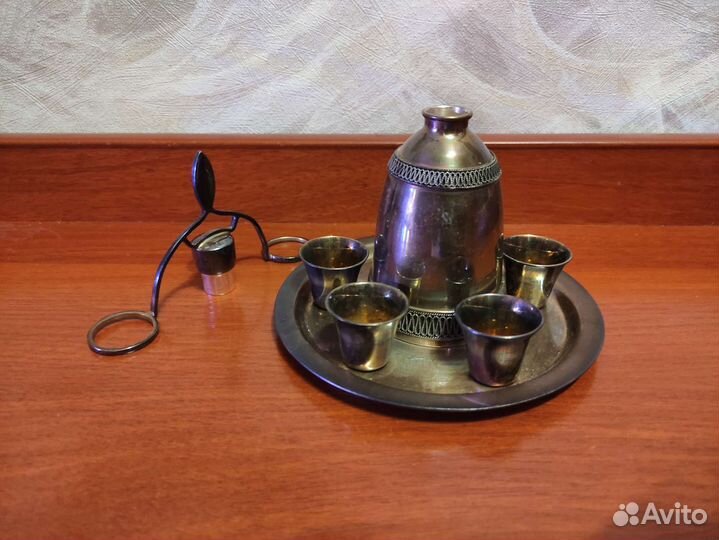 Металлическая бутылочка с коромыслом