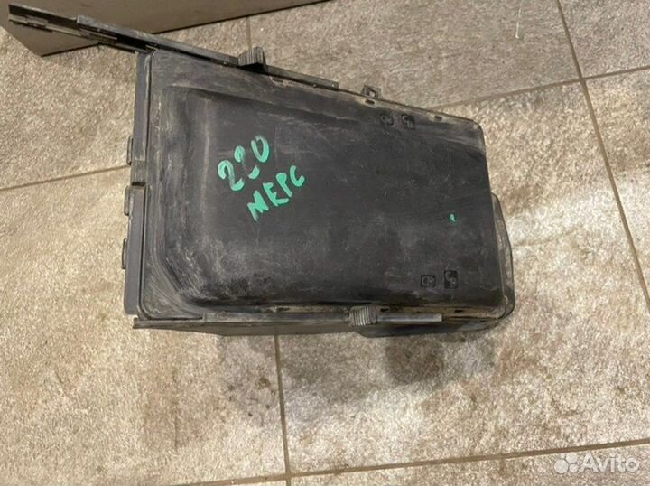 Корпус блока предохранителей Mercedes-Benz S Class