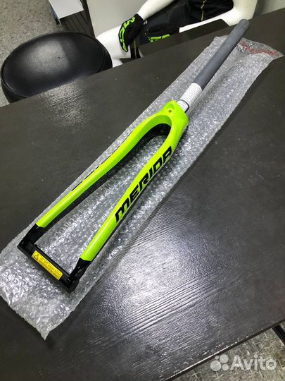 Карбоновая вилка для шоссейного велосипеда