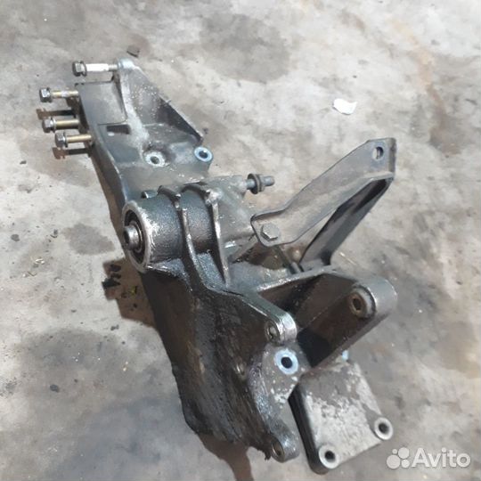 Кронштейн генератора гур вискомуты 1,6 AHL VAG
