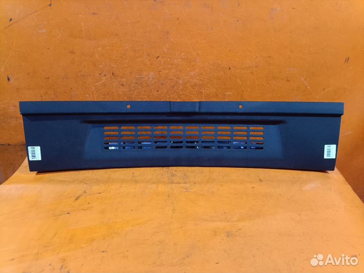 Обшивка багажника задняя Mitsubishi Colt plus Z23W