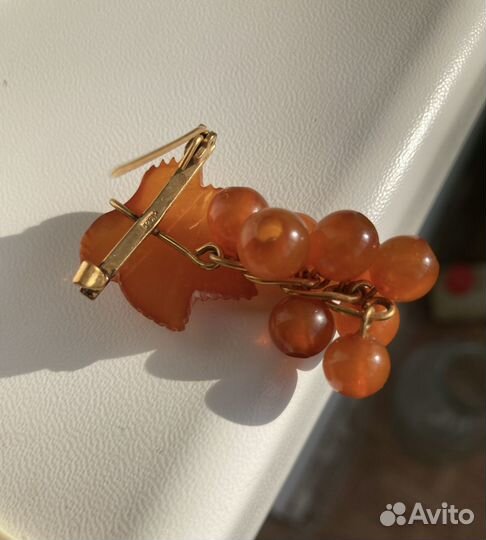 Брошь янтарь винтаж СССР смородина