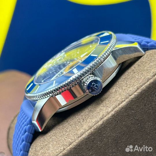 Часы Breitling SuperOcean Blue Dial