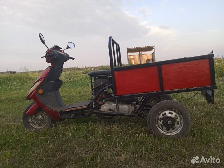 Трёхколёсный скутер Vento Corsica