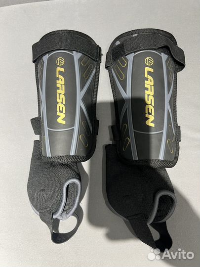 Футбольные щитки Larsen