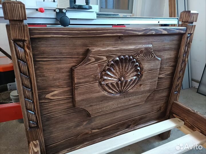 Кровать резная под заказ.Массив