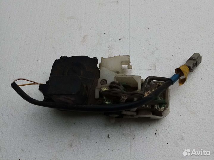 Замок задней правой двери rover