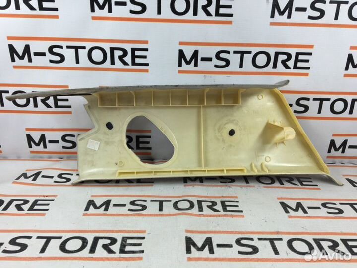 Обшивка стойки задняя правая Bmw X5 E53 M54B30