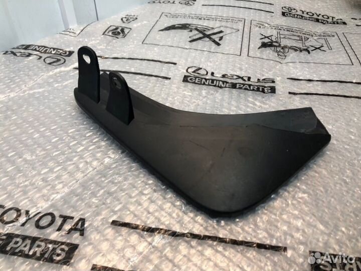 Брызговик задний правый Toyota Lc 300 2021-2023