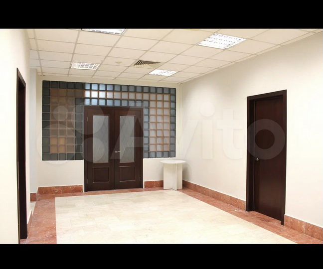 Здание, 735 м²