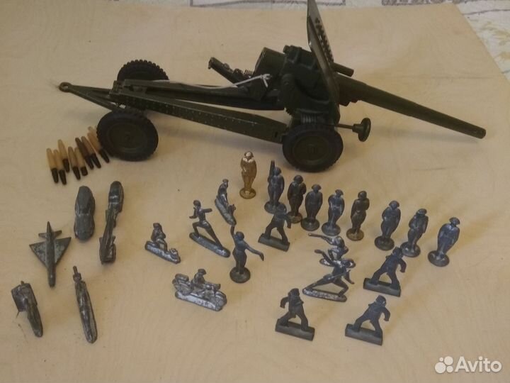 Оловянные солдатики и пушка СССР