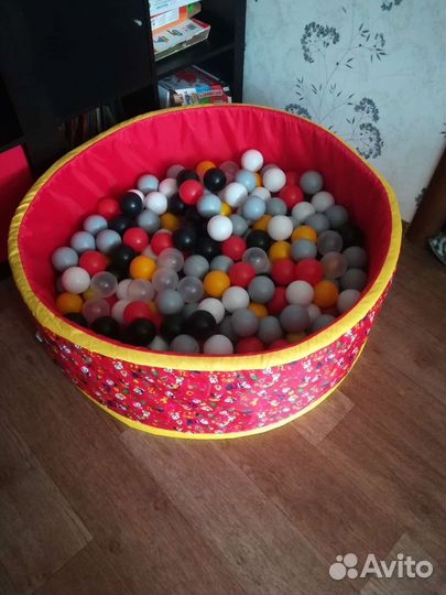 Бассейн с шариками