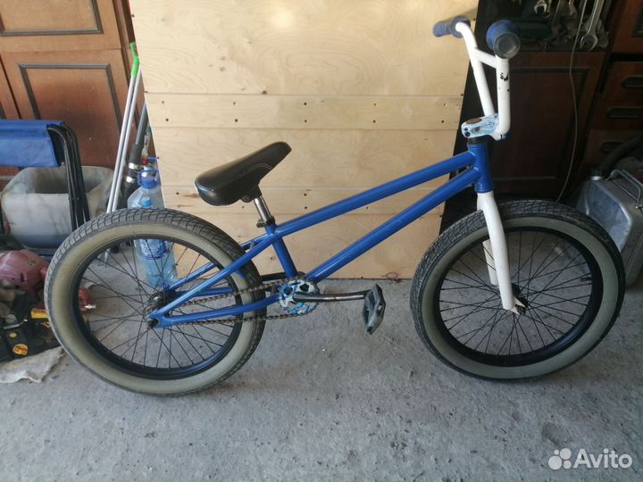 Трюковой велосипед BMX