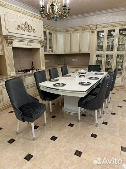 Столы и стулья