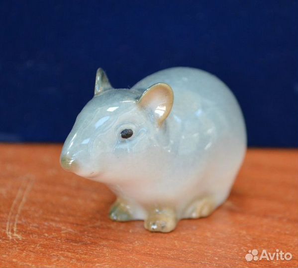 Мини фарфоровая статуэтка- серая полевая мышка.лф