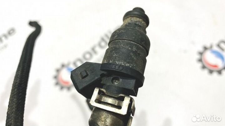 Топливная рампа с форсунками Audi A6 C5 2.4 ARJ