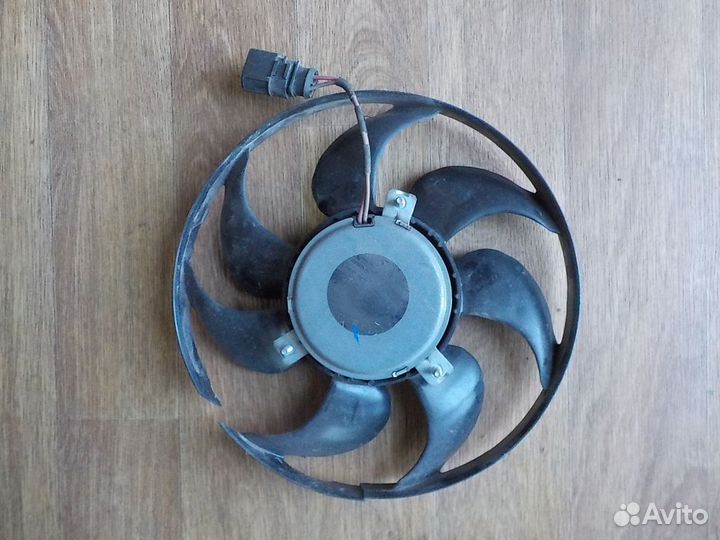 Вентилятор радиатора кондиционера volkswagen Jetta