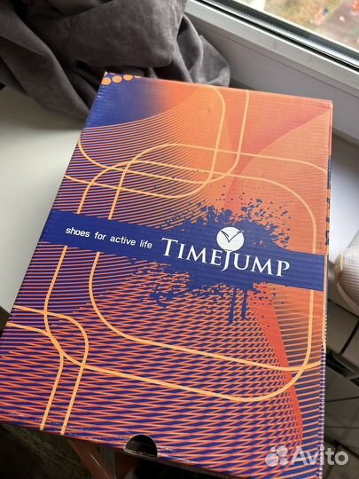 Кроссовки женские 37