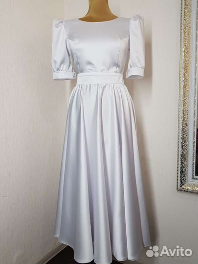 Швея портной в ателье