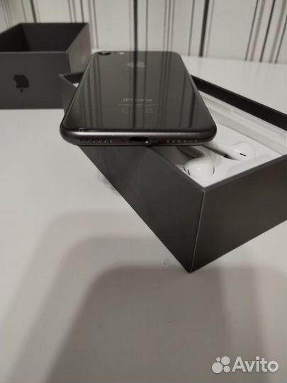 Телефон iPhone 8 64 gb