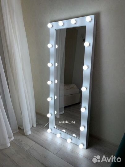 Гримерное зеркало из массива