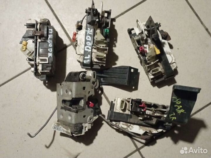 Додж калибер замок двери