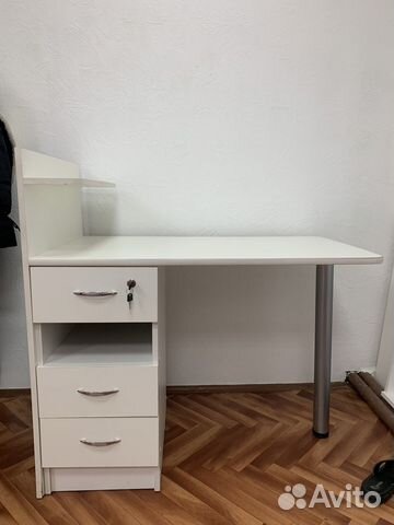 Маникюрный стол