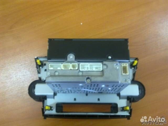 Штатная магнитола на Toyota Highlander