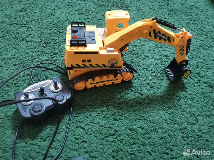 Экскаватор на пульте управления