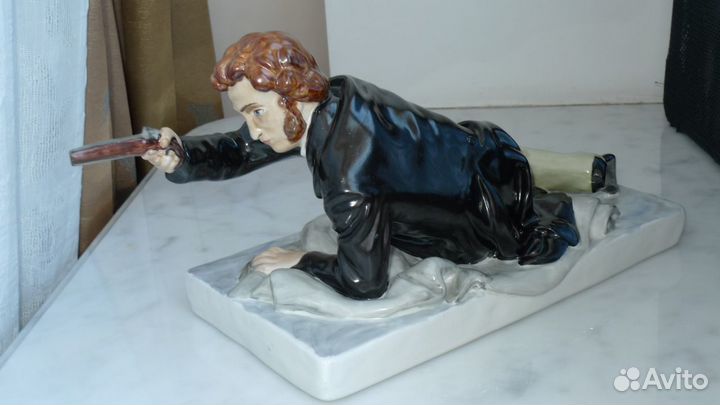 Фарфоровая статуэтка Пушкин на дуэли, лфз