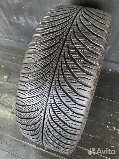 Goodyear Vector 4Seasons Gen-2 235/45 R19