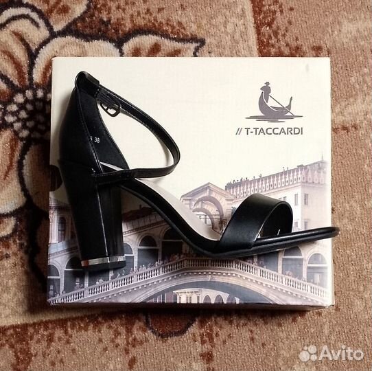 Босоножки женские