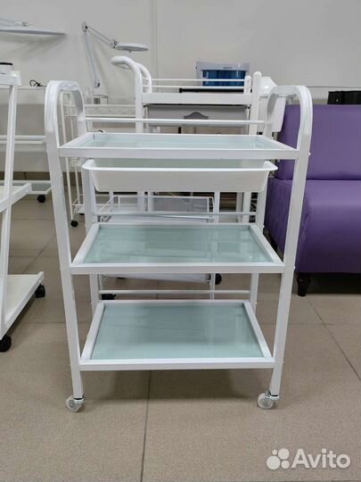Столик-тележка косметологическая, стул мастера