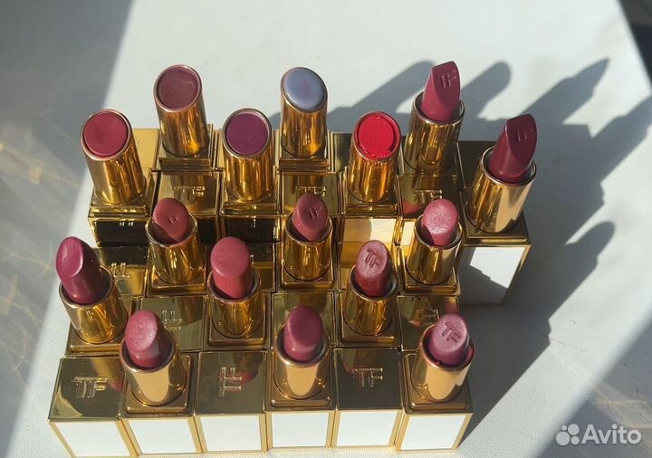 Carolina Herrera Lipstick Shett. Оттенок 144