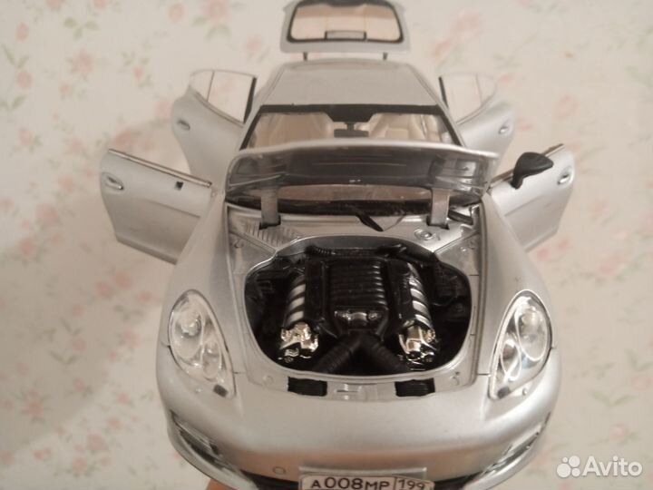 Porsche Panamera 1:24