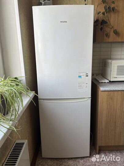 Холодильник Vestel
