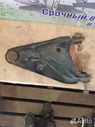 Рычаг передний правый Renault Sandero