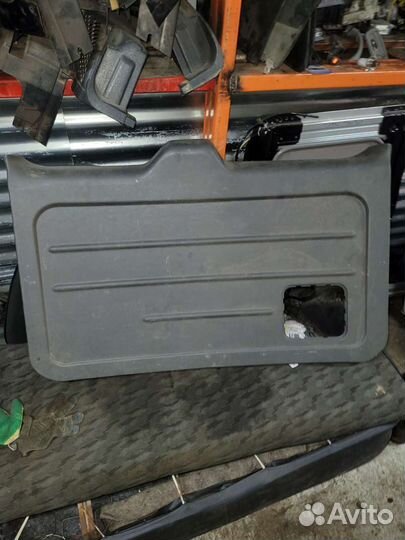 Пластик на крышке багажника чери тиго