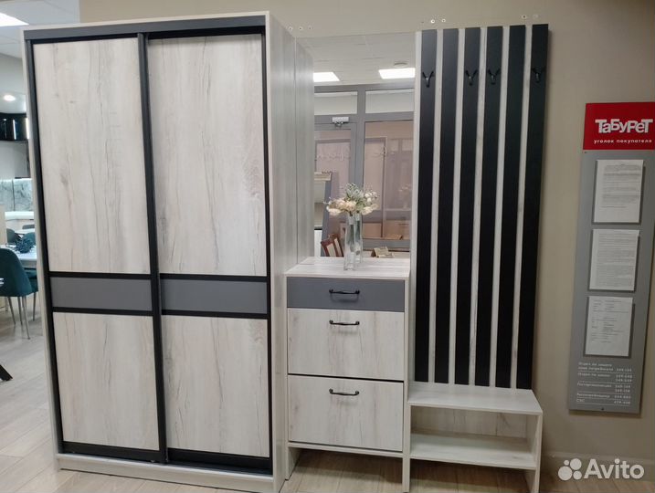 Шкаф купе с зеркалом