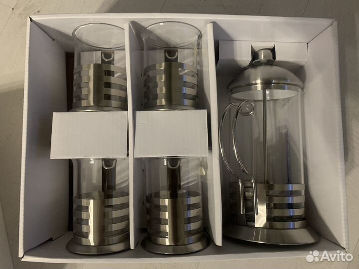 Набор френч-пресс и 4 стакана с подстаканниками