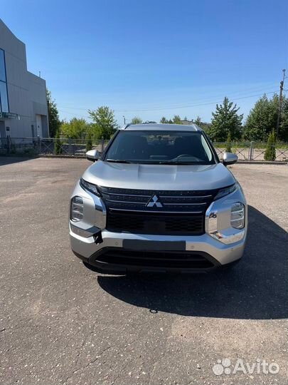 Mitsubishi Outlander 2.5 CVT, 2022, 60 км