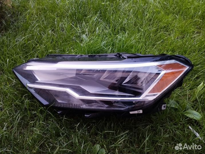 Фара оригинальная левая Фольксваген джета 7