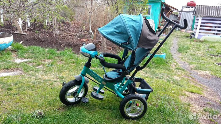 Детский велосипед с ручкой