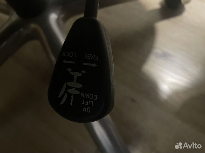 Компьютерное кресло коженное