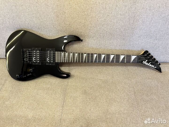 Уменьшенная электрогитара Jackson и комбик VOX