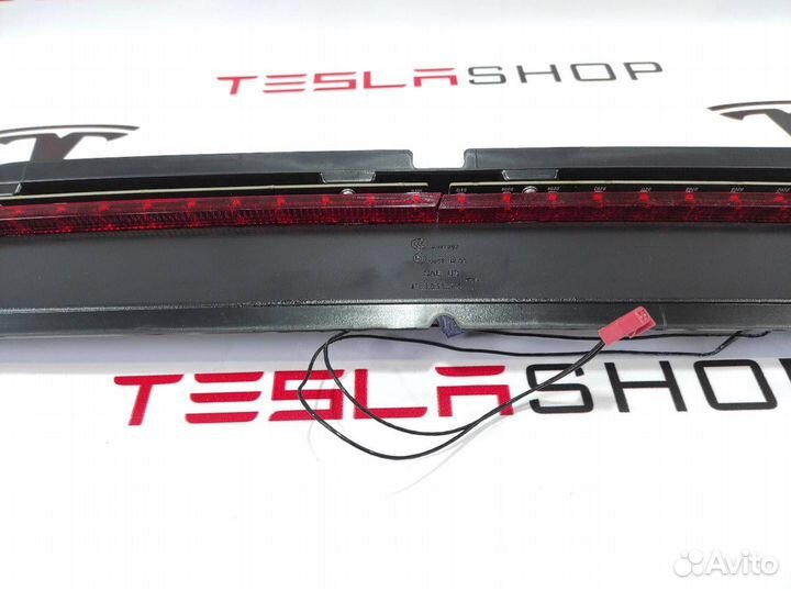 Стоп сигнал крышки багажника верхний Tesla Model S