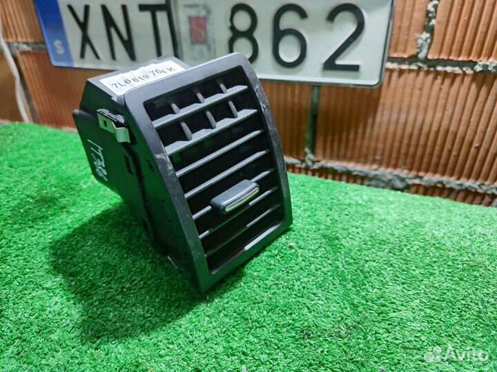 Дефлектор воздушный левый Volkswagen Touareg 7L