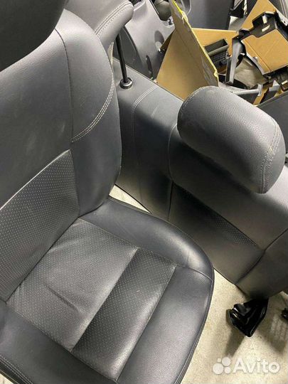 Кожаные сиденья с подогревом и лифтом Renault Dust